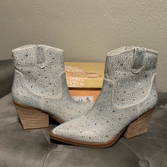 Very G Rhinestone boots - Picture 3 of 4